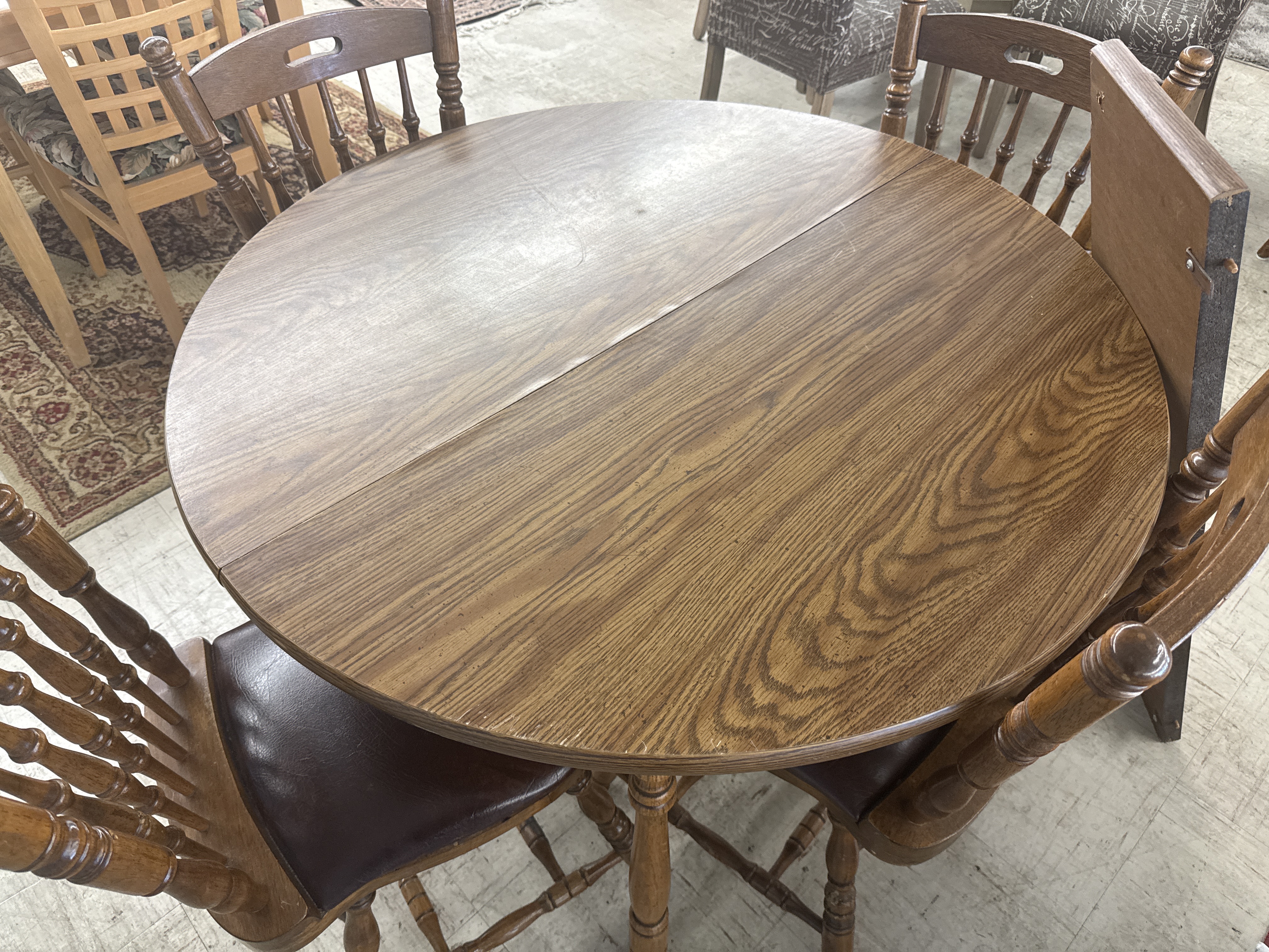Table w/4 chairs and 1 leaf - Pre-loved furniture Central Florida