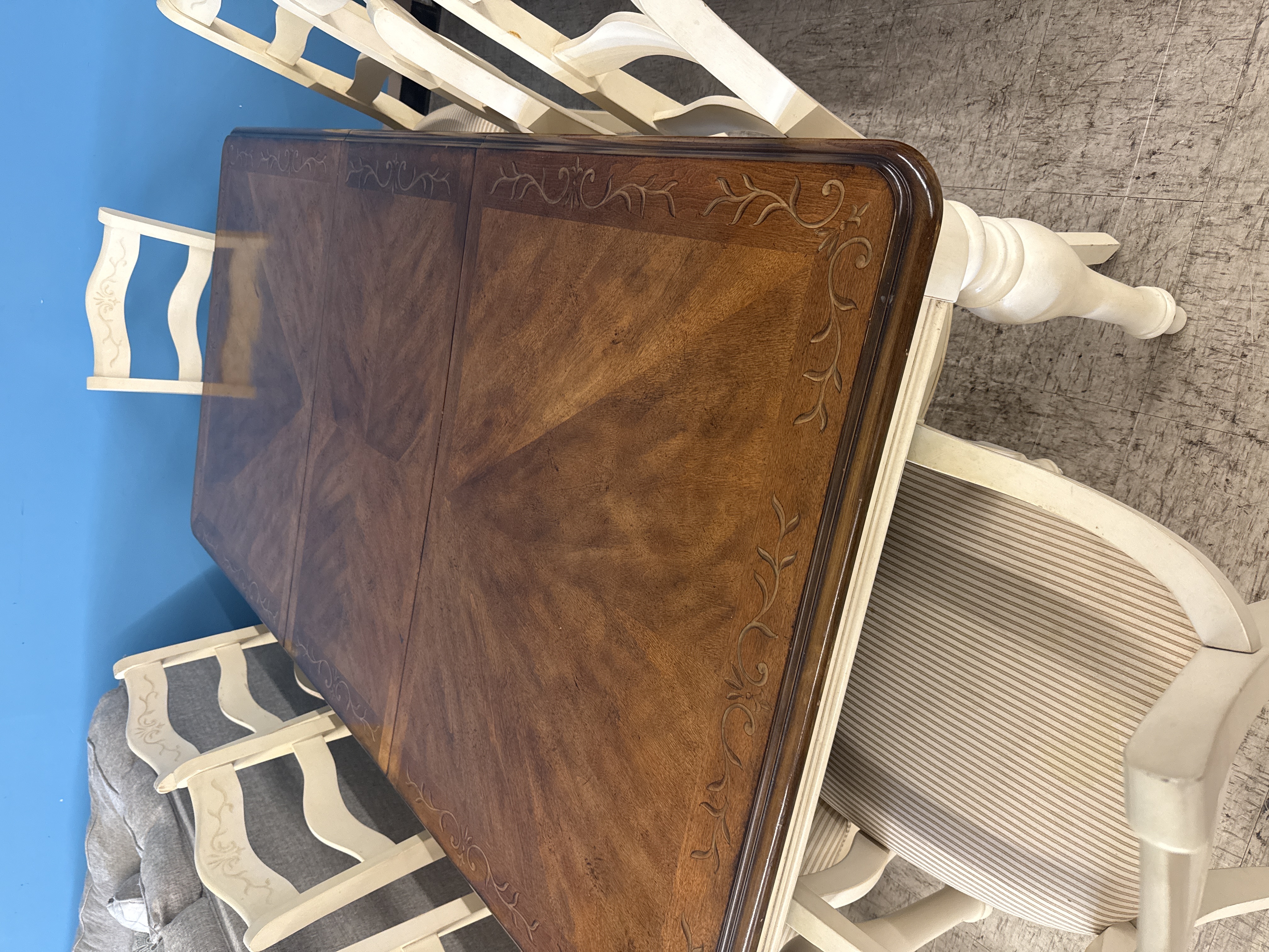 Table w/8 chairs 1 leaf - Pre-loved furniture Central Florida