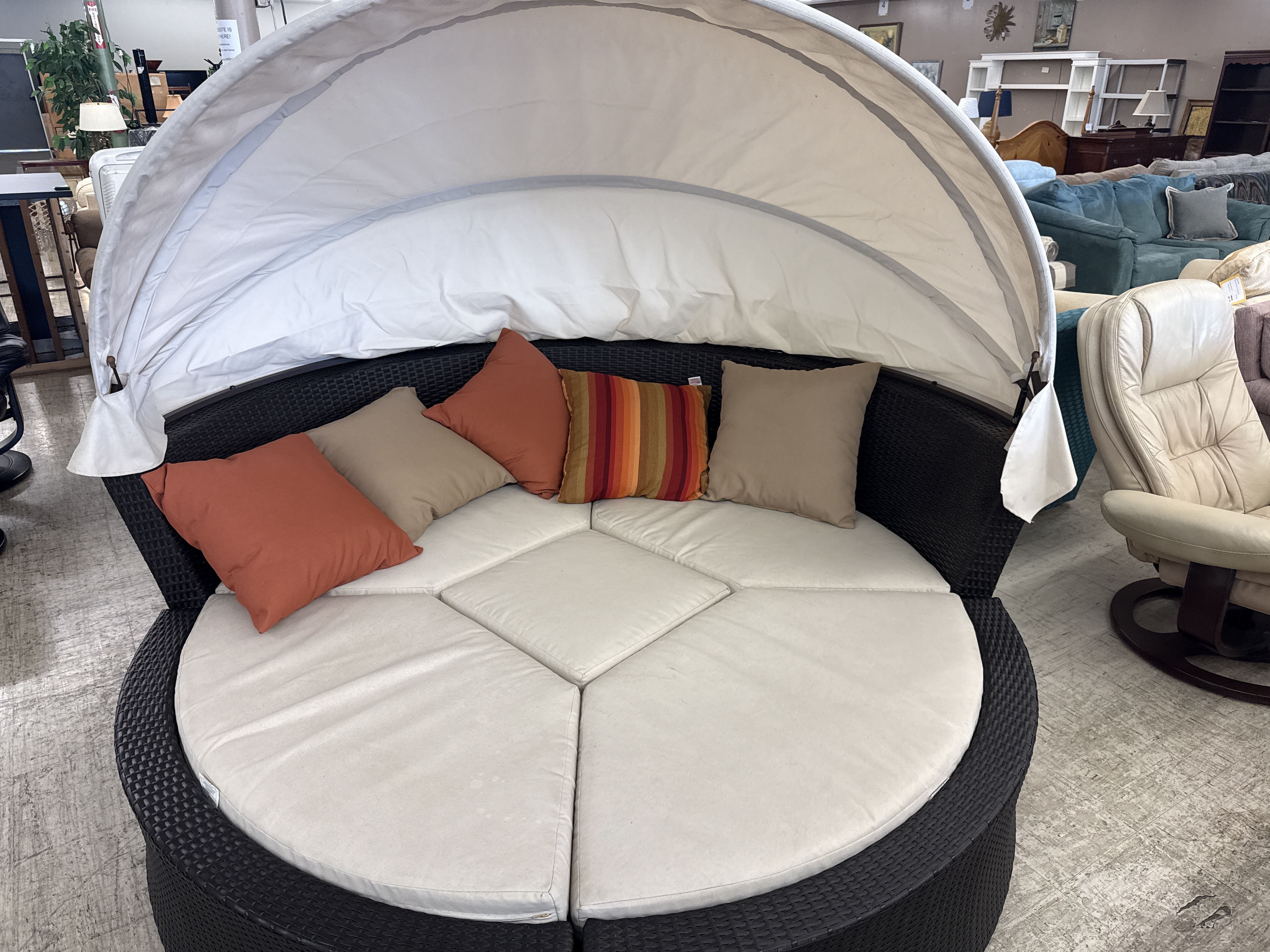 Outdoor Seating w/canopy - Pre-loved furniture Central Florida