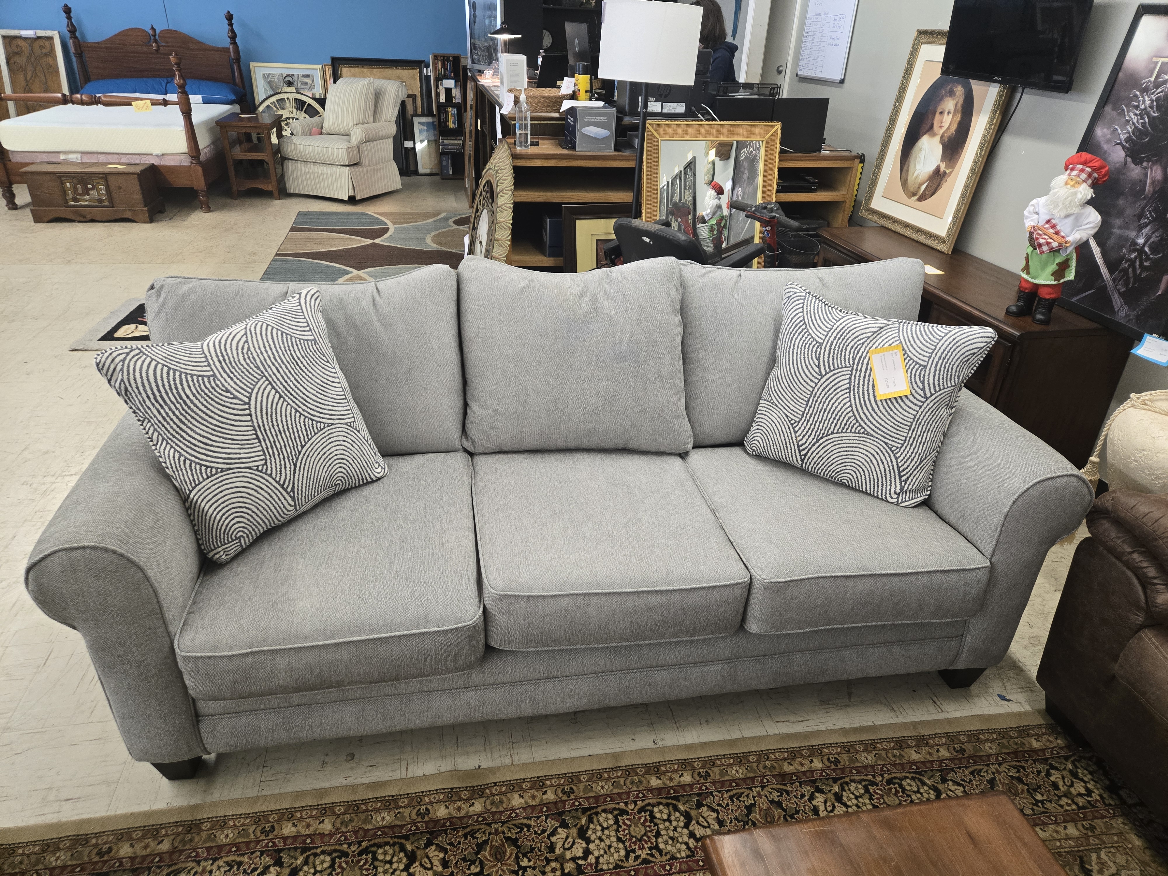 Light gray sofa - Pre-loved furniture Central Florida