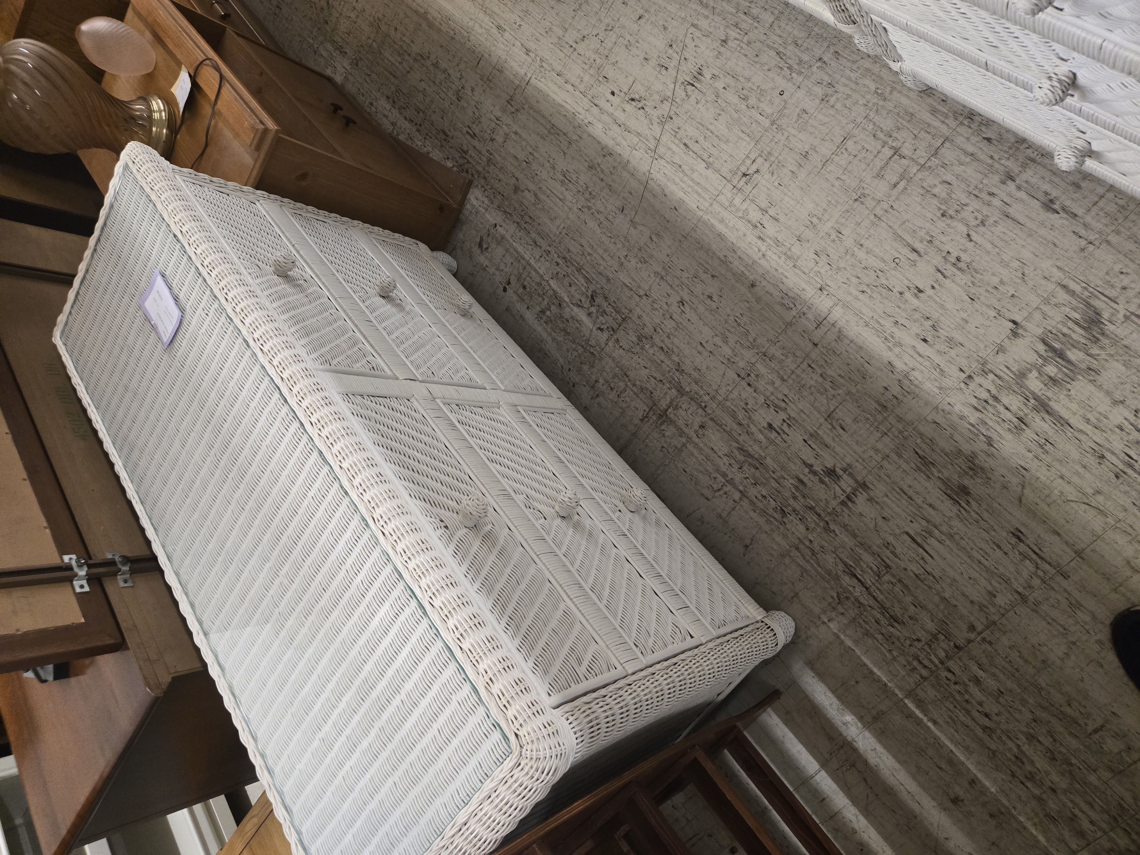 White wicker 6 drawer dresser — photo 1