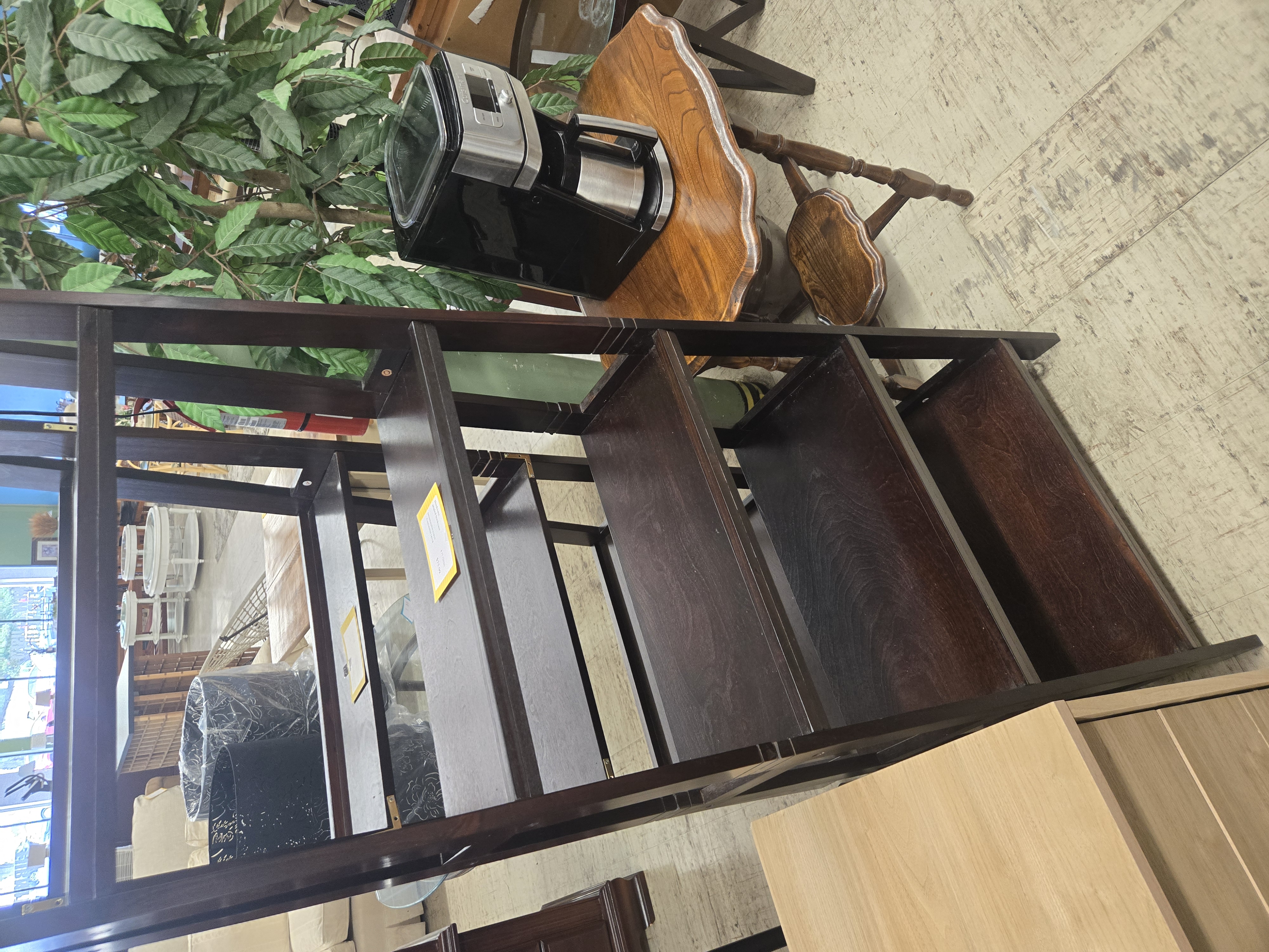 Leaning bookcase — photo 1