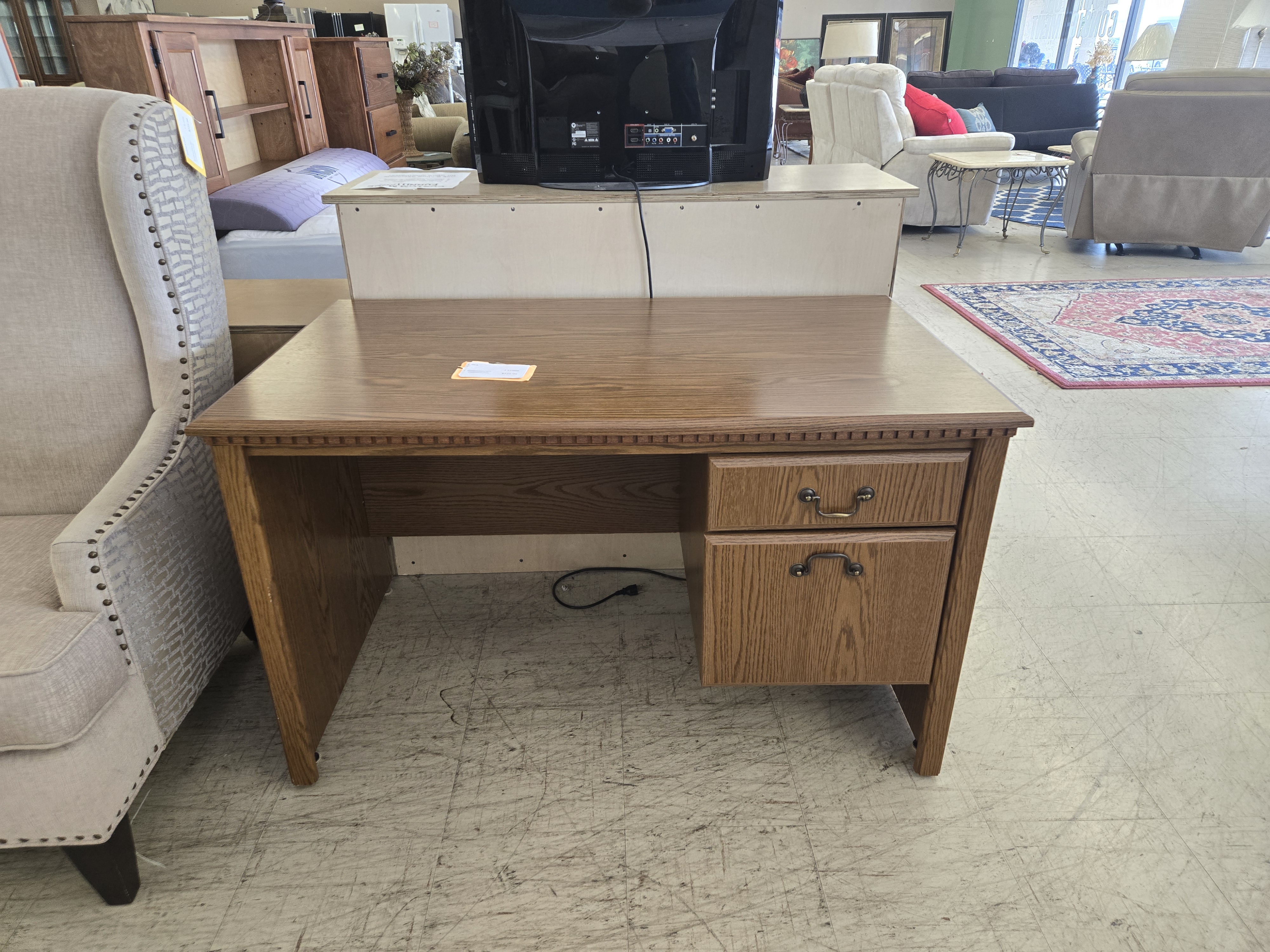 Desk - Pre-loved furniture Central Florida