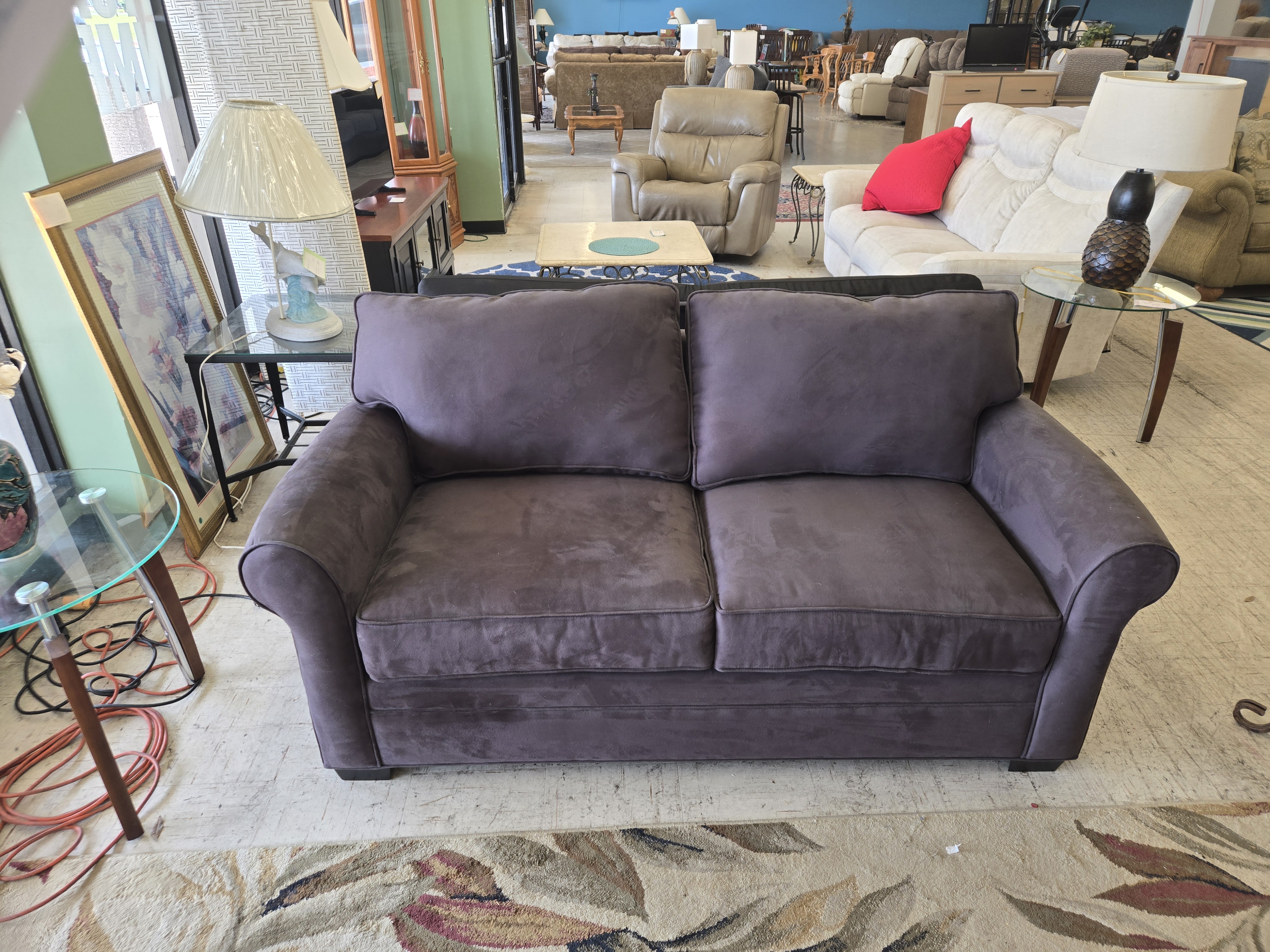 Loveseat — photo 1