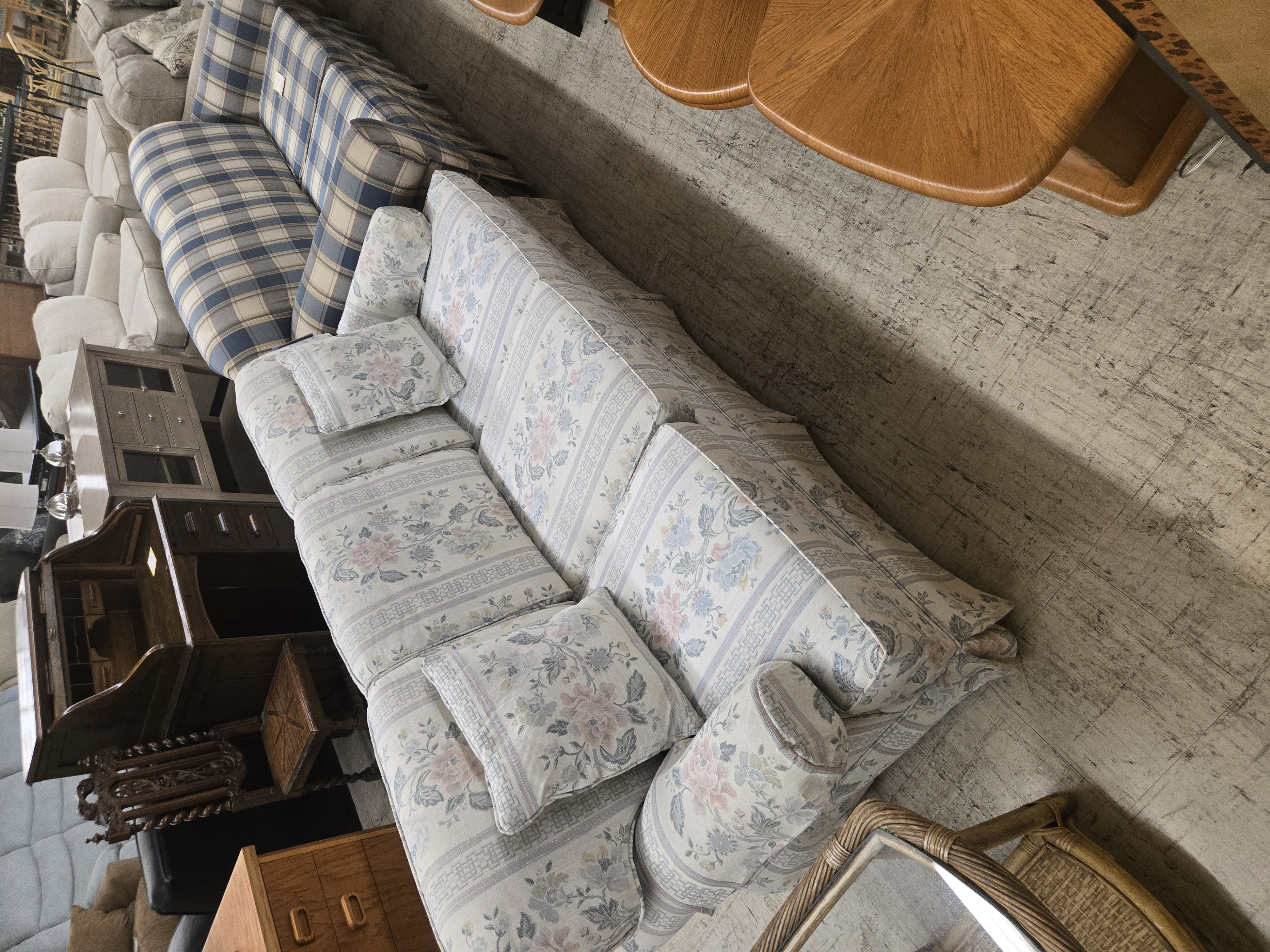 Floral Sofa — photo 1