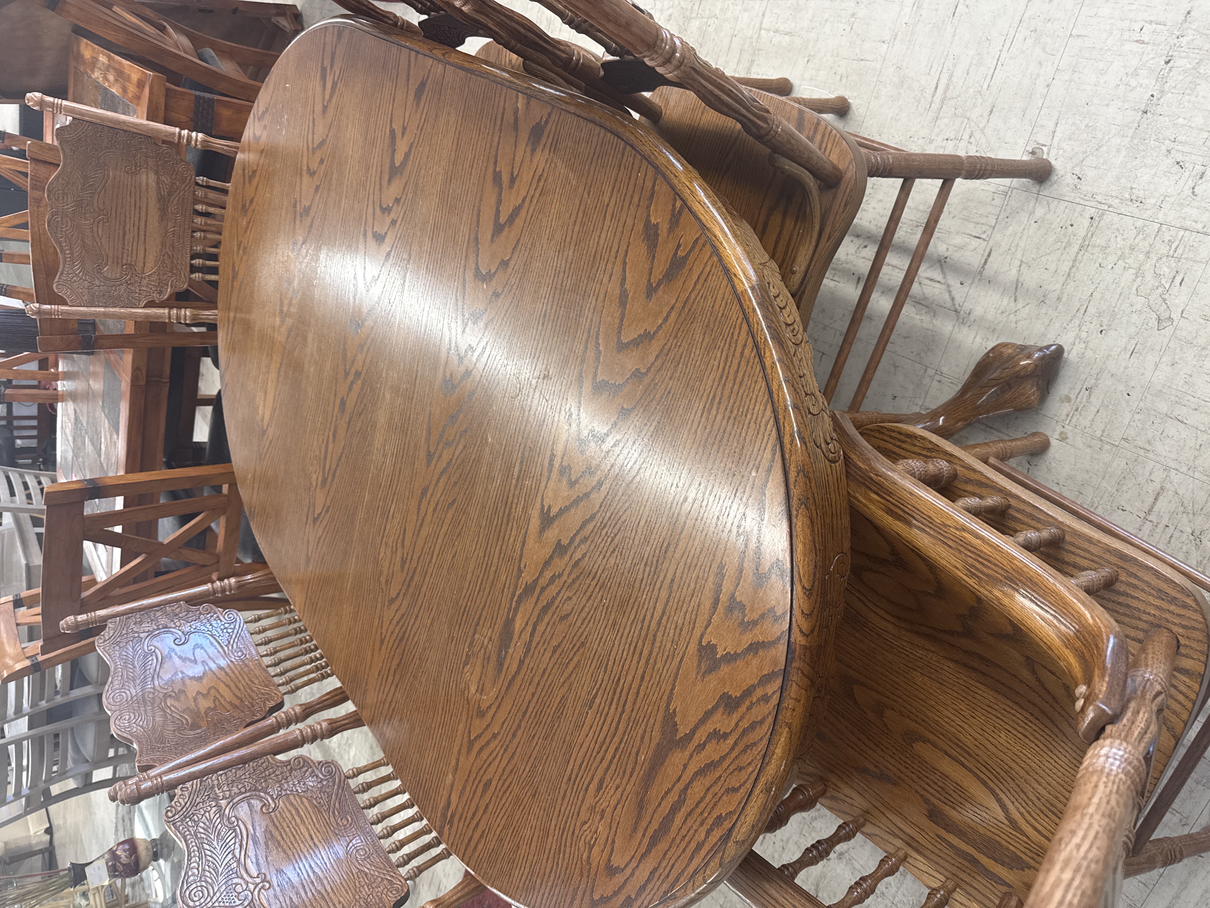 Oak Table w/ 6 chairs - Pre-loved furniture Central Florida