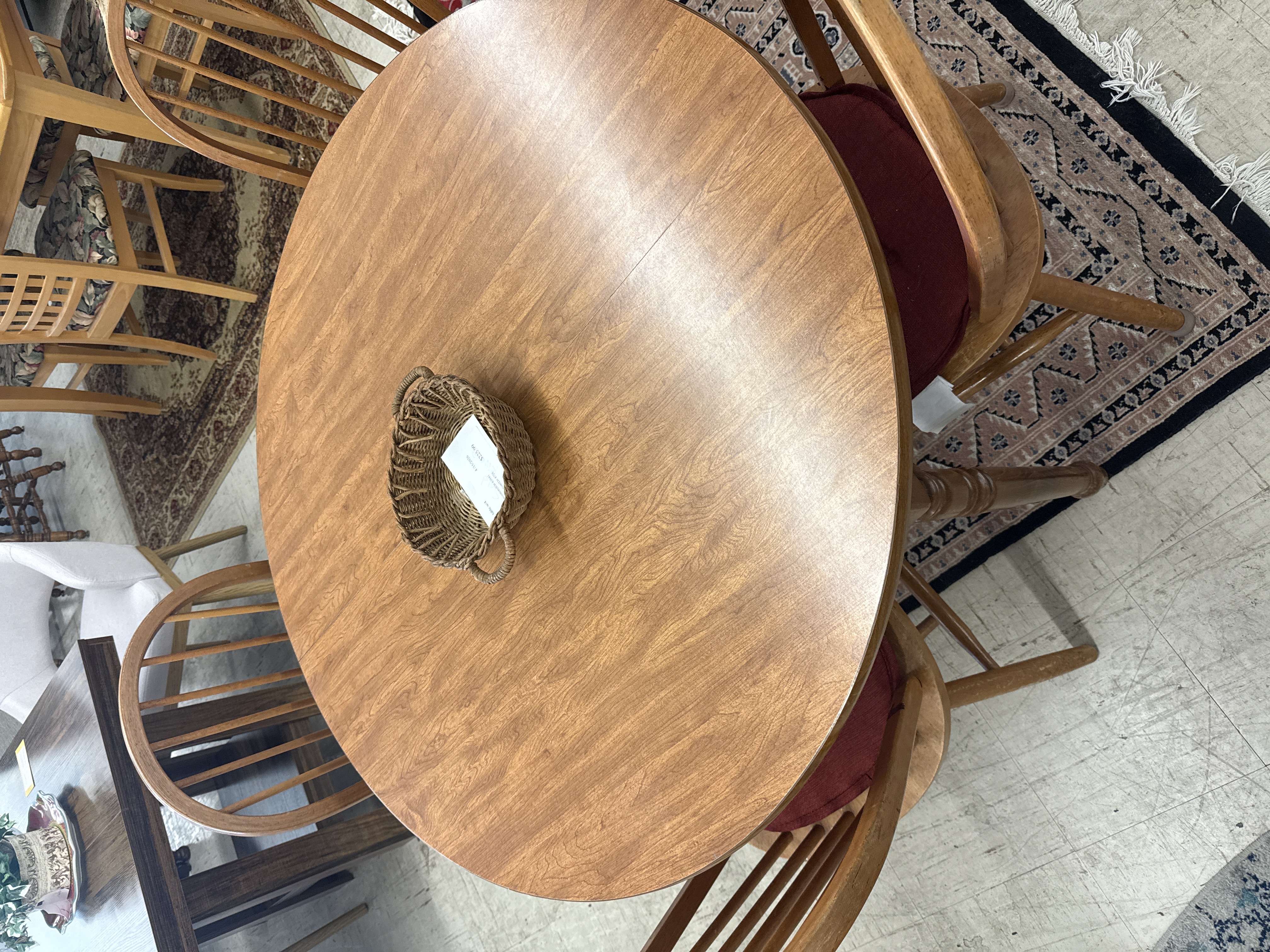 Table w/4 chairs - Pre-loved furniture Central Florida