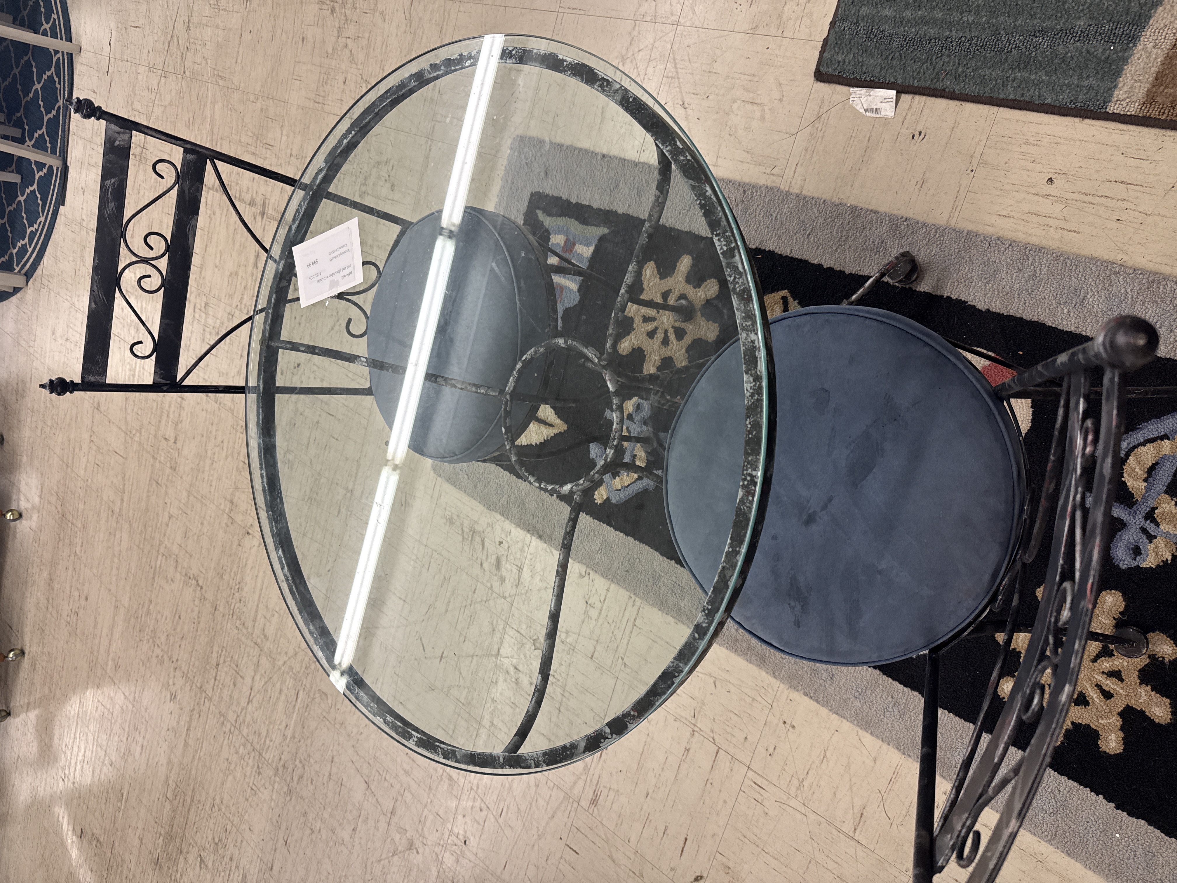 Outdoor Table w/2 chairs - Pre-loved furniture Central Florida