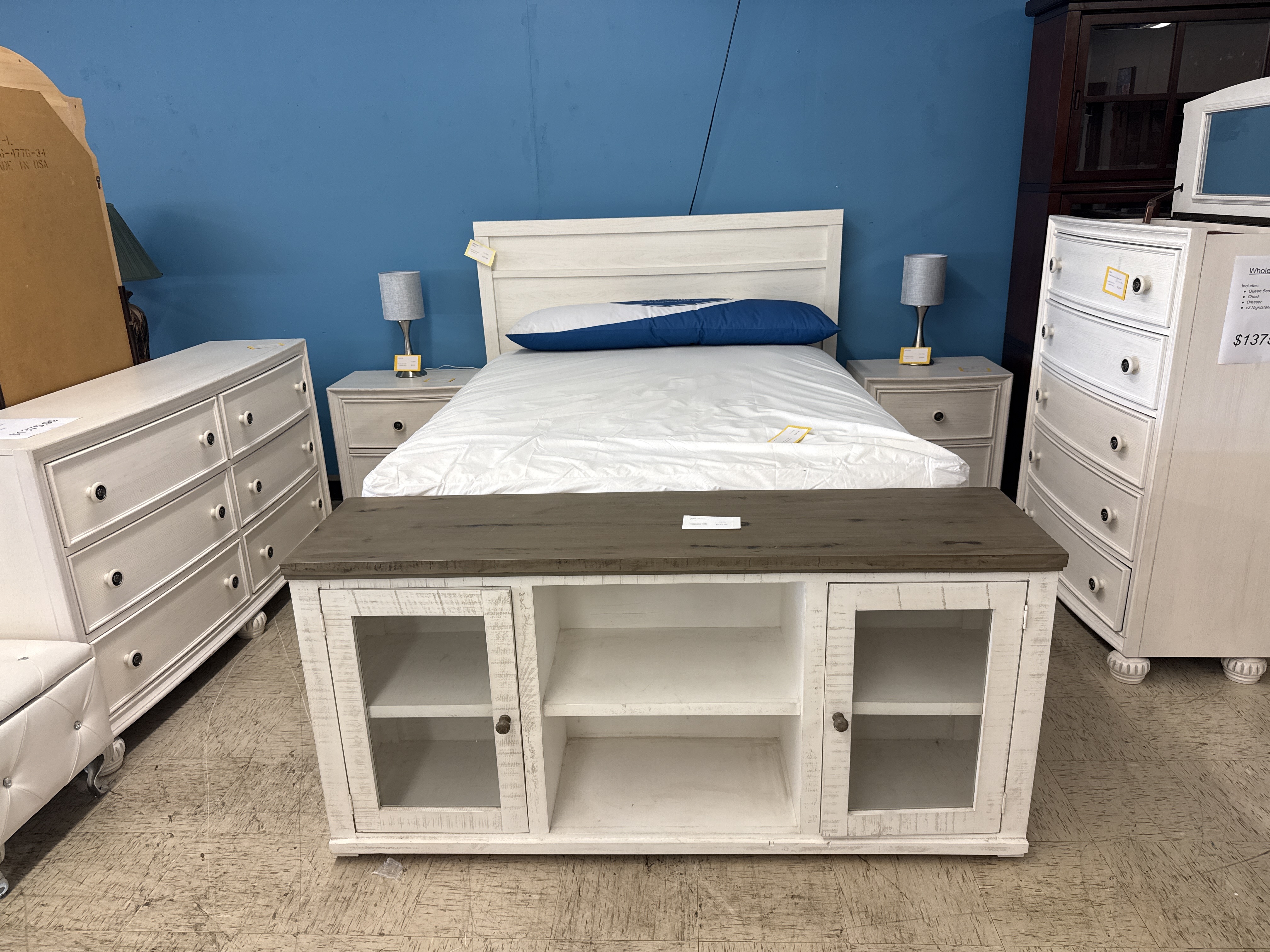 Queen White Bedroom set - Consignment Furniture Central Florida Queen White Bedroom set